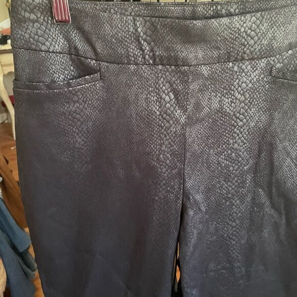 Elegant Black Women's Pants - Picture 4 of 11